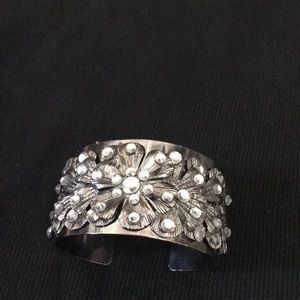 Bangle with flowers and crystals